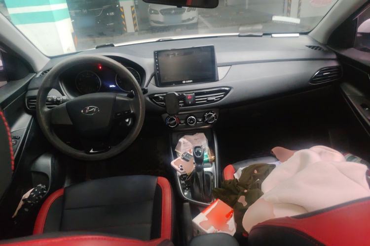 Used Hyundai Celesta 2018 1.6L Automatic GL Enjoyment Edition China VI compliant Center Console