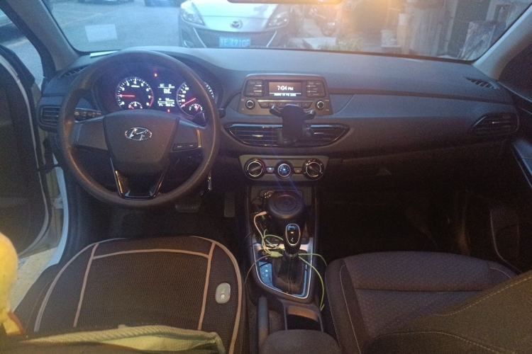 Used Hyundai Celesta 2018 1.6L Automatic GL Enjoyment Version China V Standard Center Console