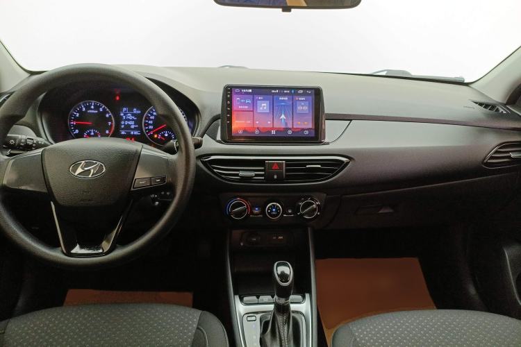 Used Hyundai Celesta 2018 1.6L Automatic GL Enjoyment Edition China VI compliant Center Console