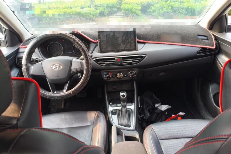 Used Hyundai Celesta 2018 1.6L Automatic GL Enjoyment Edition China VI compliant Center Console