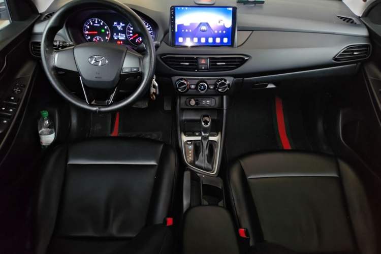 Used Hyundai Celesta 2018 1.6L Automatic GL Enjoyment Edition China VI compliant Center Console