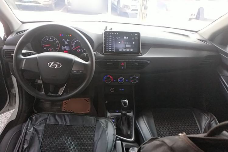 Used Hyundai Celesta 2018 1.6L Automatic GL Enjoyment Edition China VI compliant Center Console
