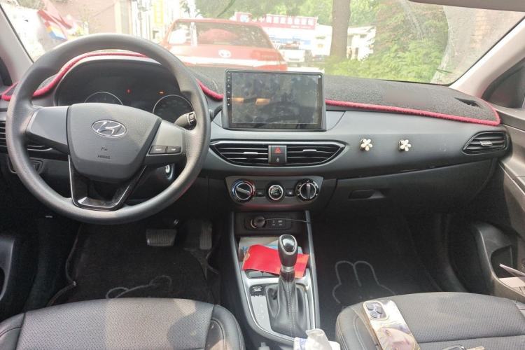 Used Hyundai Celesta 2018 1.6L Automatic GL Enjoyment Edition China VI compliant Center Console