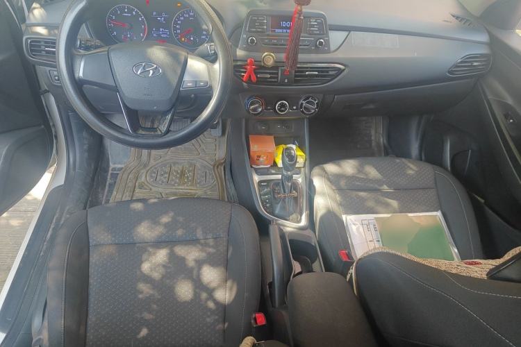 Used Hyundai Celesta 2018 1.6L Automatic GL Enjoyment Edition China VI compliant Center Console