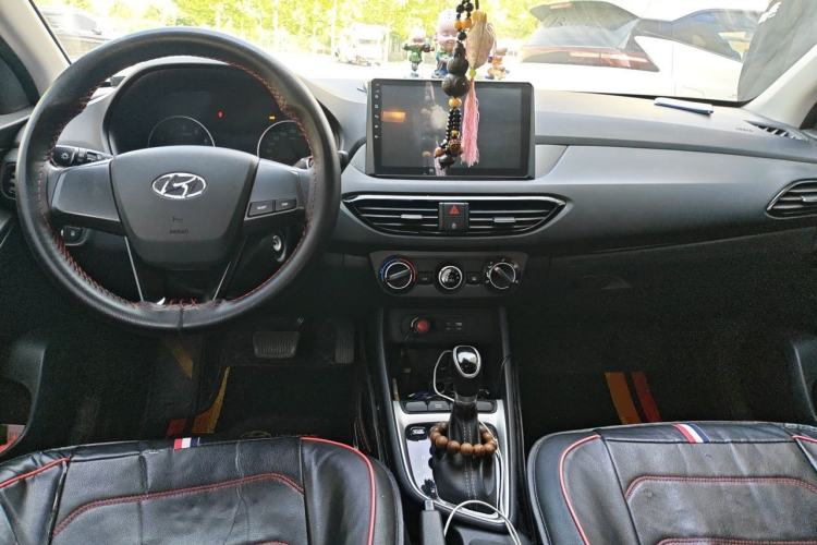 Used Hyundai Celesta 2018 1.6L Automatic GL Enjoyment Edition China VI compliant Center Console