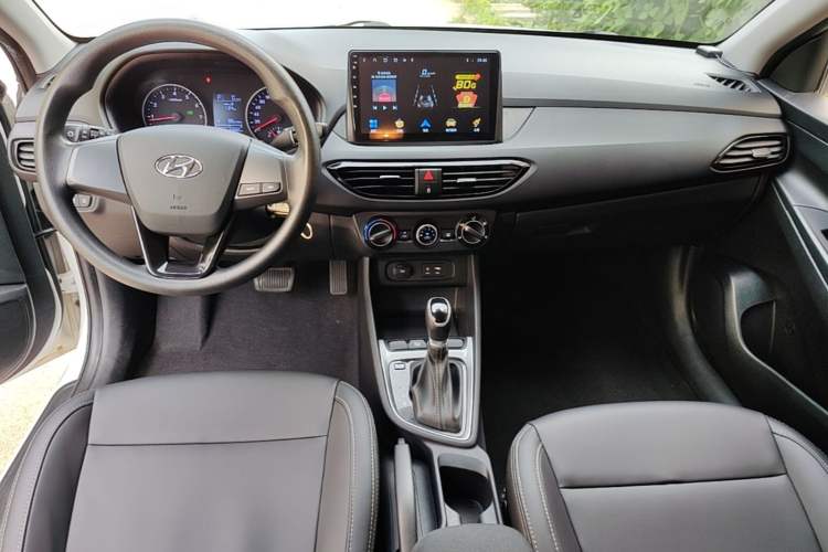 Used Hyundai Celesta 2018 1.6L Automatic GL Enjoyment Edition China VI compliant Center Console
