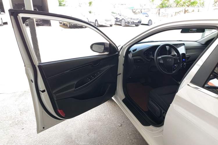 Used Hyundai Celesta 2018 1.6L Automatic GL Enjoyment Version China V Standard Driver Seat