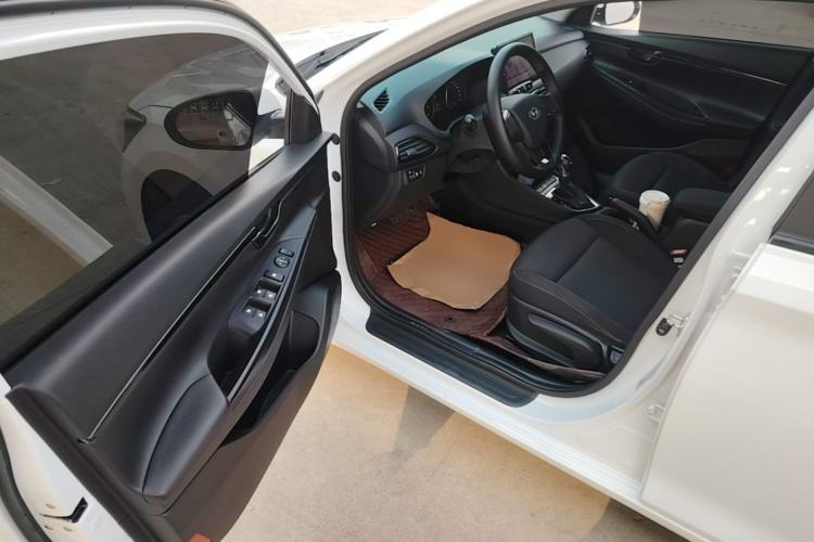 Used Hyundai Celesta 2018 1.6L Automatic GL Enjoyment Version China V Standard Driver Seat