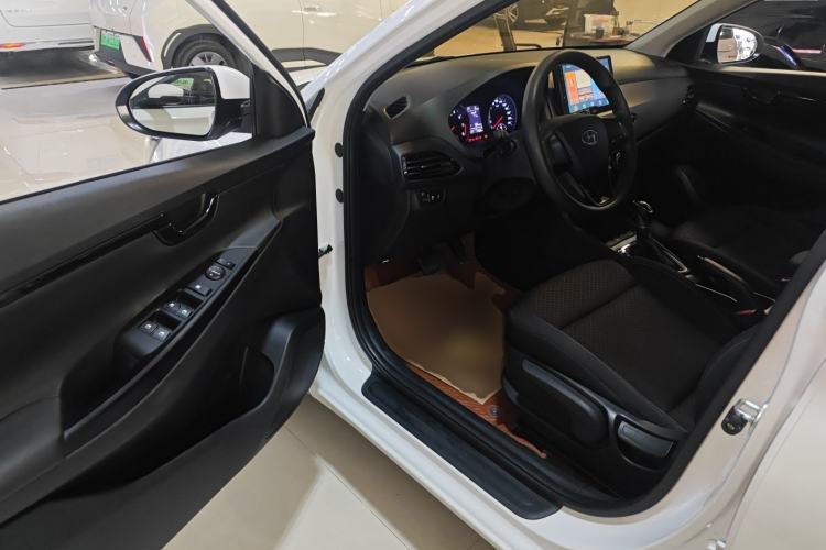 Used Hyundai Celesta 2018 1.6L Automatic GL Enjoyment Edition China VI compliant Driver Seat