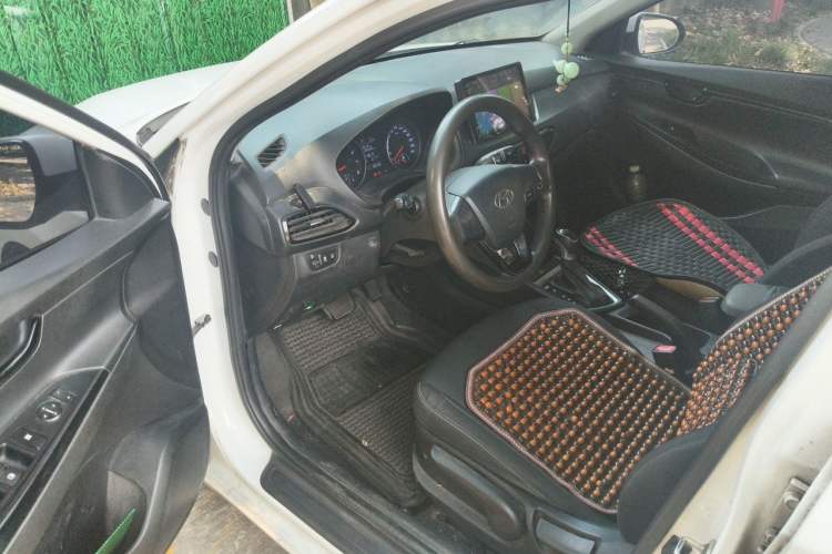 Used Hyundai Celesta 2018 1.6L Automatic GL Enjoyment Edition China VI compliant Driver Seat