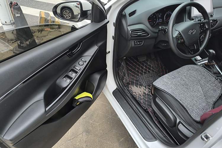 Used Hyundai Celesta 2018 1.6L Automatic GL Enjoyment Edition China VI compliant Driver Seat