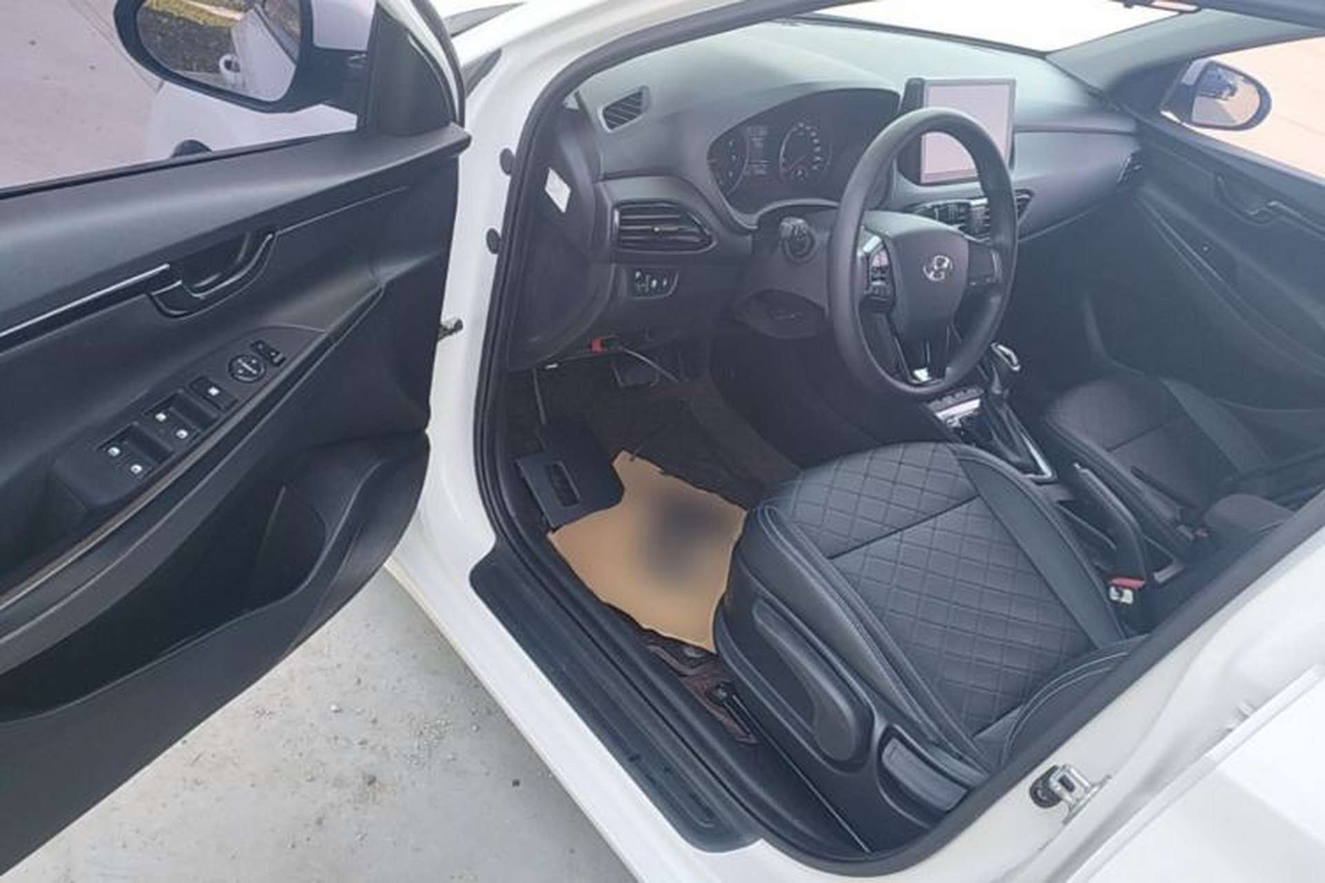 Used Hyundai Celesta 2018 1.6L Automatic GL Enjoyment Edition China VI compliant Driver Seat