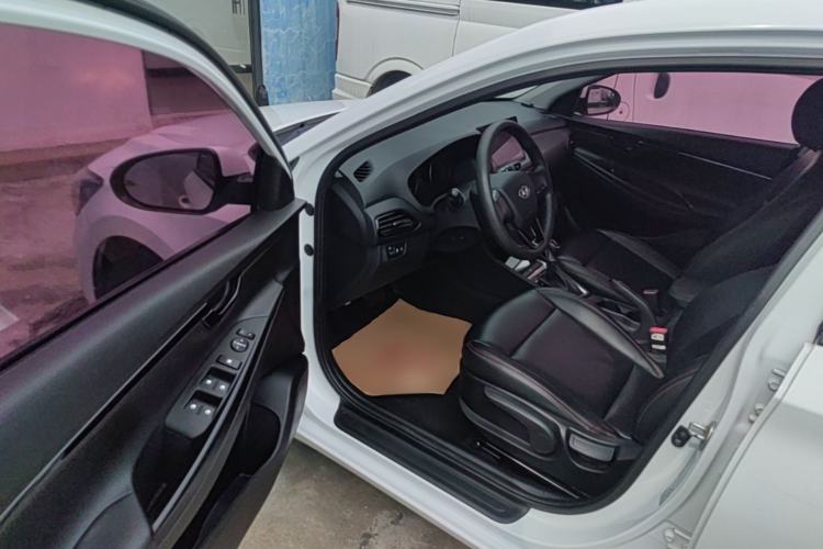 Used Hyundai Celesta 2018 1.6L Automatic GL Enjoyment Edition China VI compliant Driver Seat