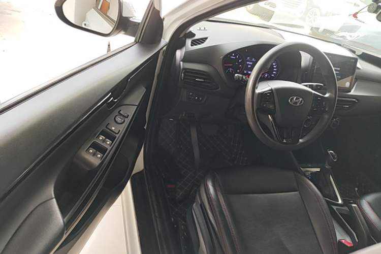 Used Hyundai Celesta 2018 1.6L Automatic GL Enjoyment Edition China VI compliant Driver Seat