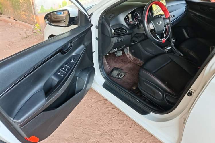 Used Hyundai Celesta 2018 1.6L Automatic GL Enjoyment Edition China VI compliant Driver Seat