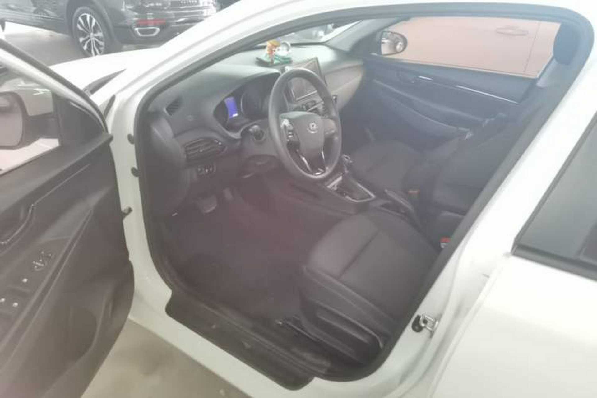 Used Hyundai Celesta 2018 1.6L Automatic GL Enjoyment Version China V Standard Driver Seat