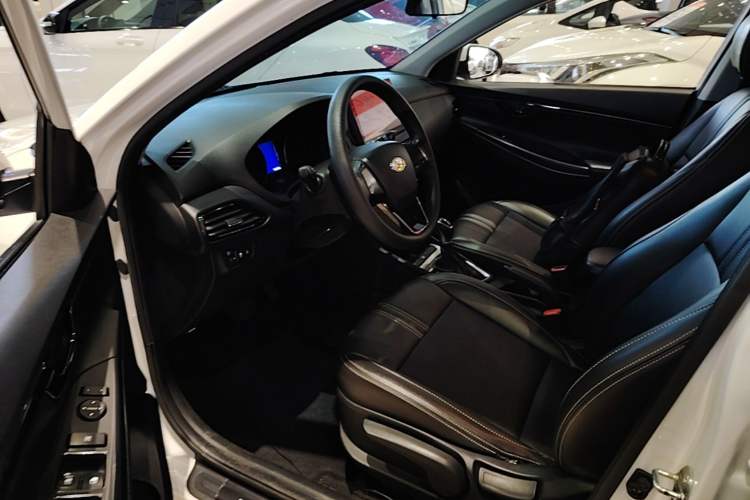 Used Hyundai Celesta 2018 1.6L Automatic GL Enjoyment Edition China VI compliant Driver Seat