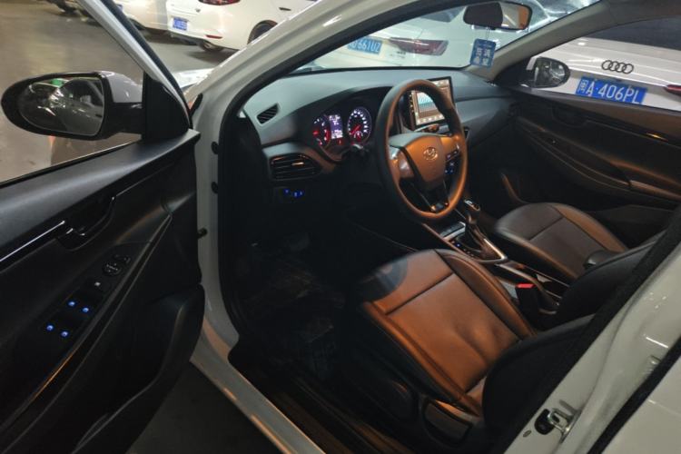 Used Hyundai Celesta 2018 1.6L Automatic GL Enjoyment Edition China VI compliant Driver Seat