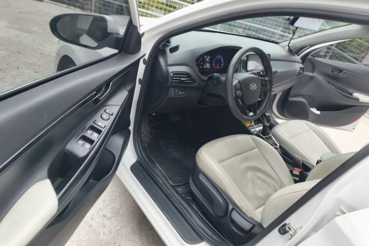 Used Hyundai Celesta 2018 1.6L Automatic GL Enjoyment Edition China VI compliant Driver Seat