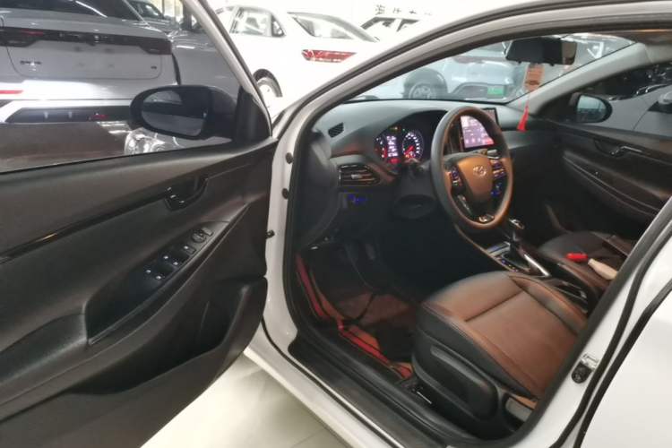 Used Hyundai Celesta 2018 1.6L Automatic GL Enjoyment Edition China VI compliant Driver Seat
