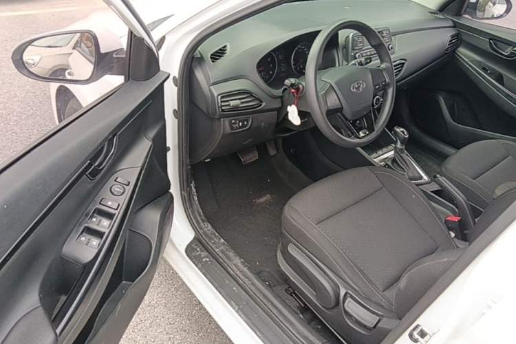 Used Hyundai Celesta 2018 1.6L Automatic GL Enjoyment Edition China VI compliant Driver Seat