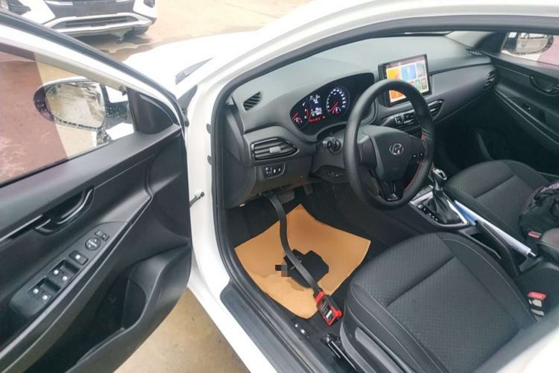 Used Hyundai Celesta 2018 1.6L Automatic GL Enjoyment Edition China VI compliant Driver Seat