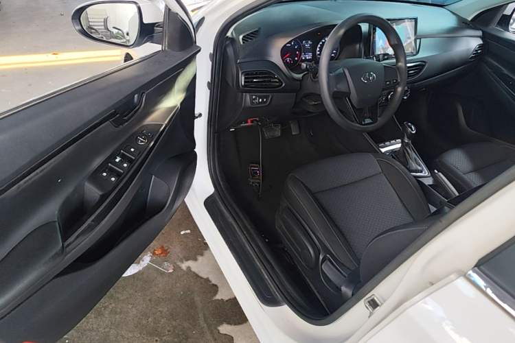 Used Hyundai Celesta 2018 1.6L Automatic GL Enjoyment Edition China VI compliant Driver Seat