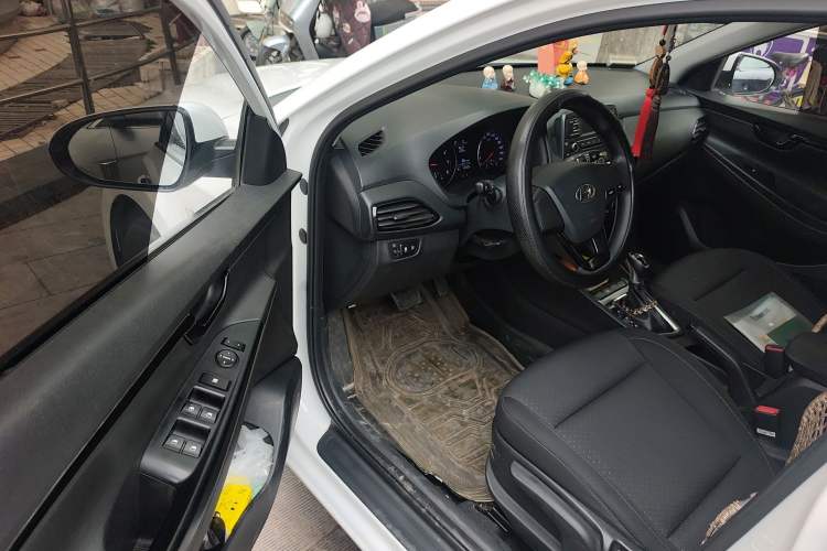Used Hyundai Celesta 2018 1.6L Automatic GL Enjoyment Edition China VI compliant Driver Seat