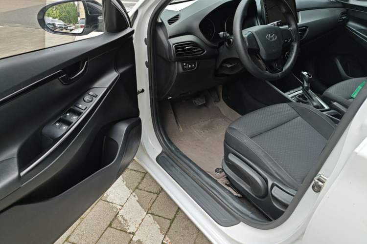 Used Hyundai Celesta 2018 1.6L Automatic GL Enjoyment Version China V Standard Driver Seat