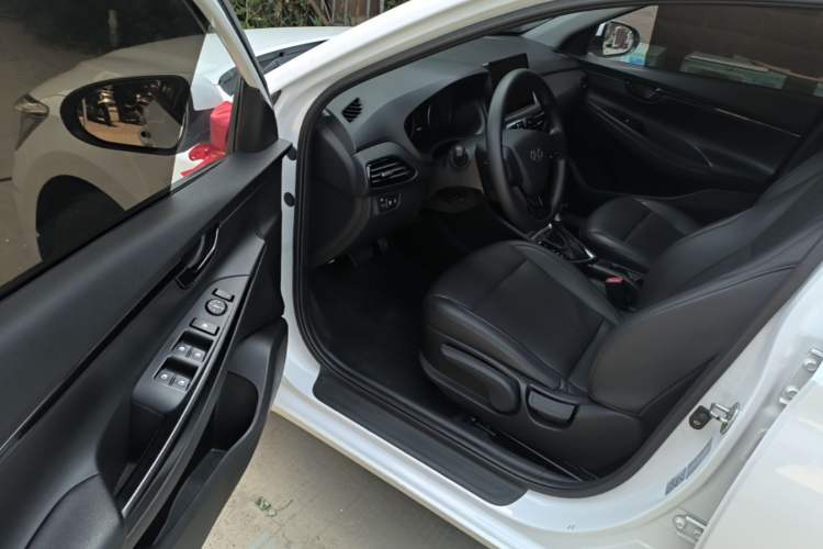 Used Hyundai Celesta 2018 1.6L Automatic GL Enjoyment Edition China VI compliant Driver Seat