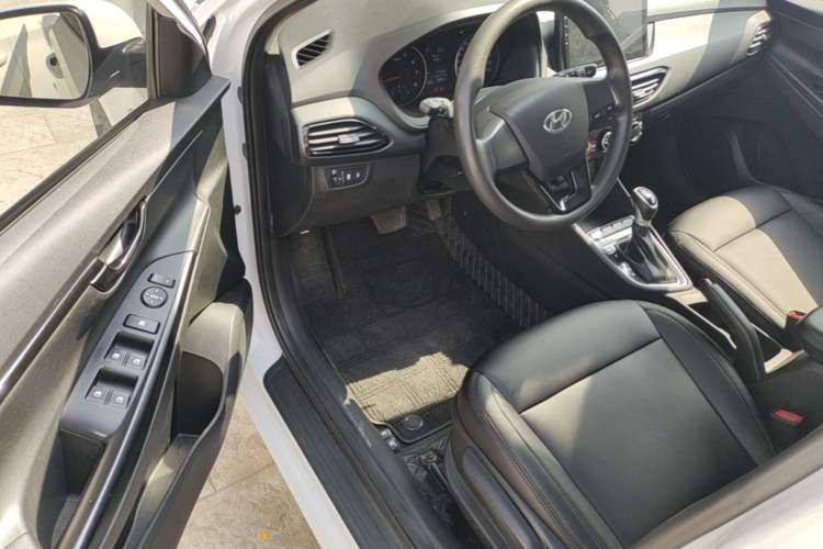 Used Hyundai Celesta 2018 1.6L Automatic GL Enjoyment Edition China VI compliant Driver Seat