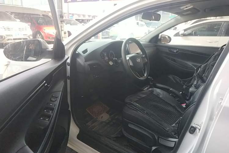 Used Hyundai Celesta 2018 1.6L Automatic GL Enjoyment Edition China VI compliant Driver Seat