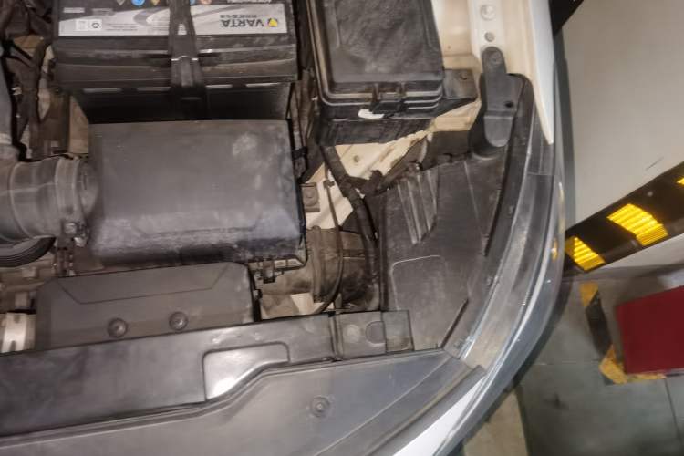 Used Hyundai Celesta 2018 1.6L Automatic GL Enjoyment Edition China VI compliant Engine Bay Left
