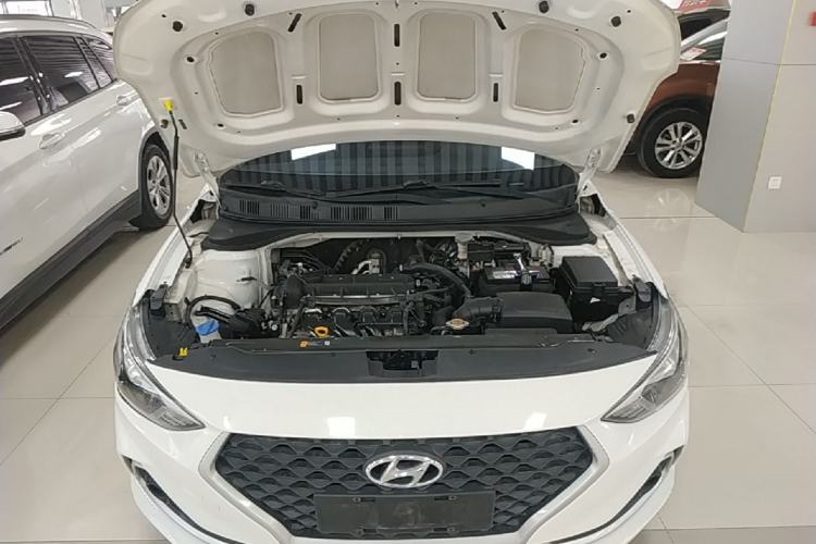 Used Hyundai Celesta 2018 1.6L Automatic GL Enjoyment Edition China VI compliant Engine Bay