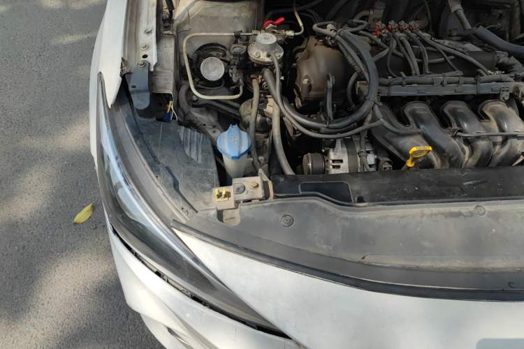 Used Hyundai Celesta 2018 1.6L Automatic GL Enjoyment Edition China VI compliant Engine Bay Right