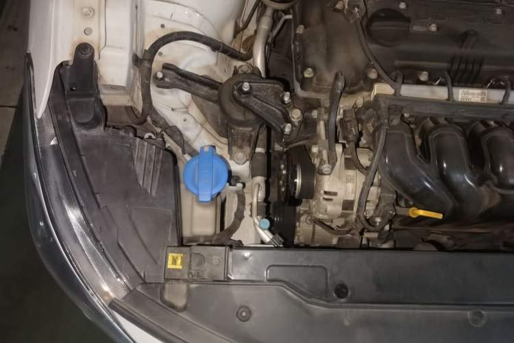 Used Hyundai Celesta 2018 1.6L Automatic GL Enjoyment Edition China VI compliant Engine Bay Right