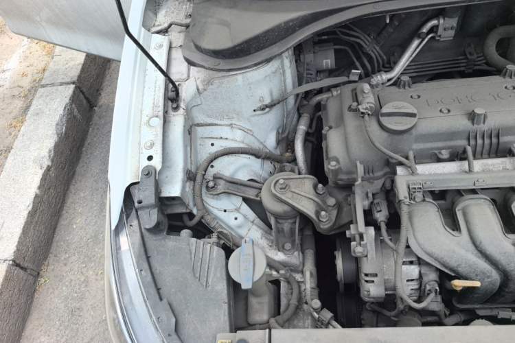 Used Hyundai Celesta 2018 1.6L Automatic GL Enjoyment Edition China VI compliant Engine Bay Right
