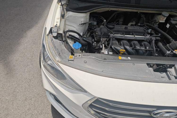 Used Hyundai Celesta 2018 1.6L Automatic GL Enjoyment Edition China VI compliant Engine Bay Right