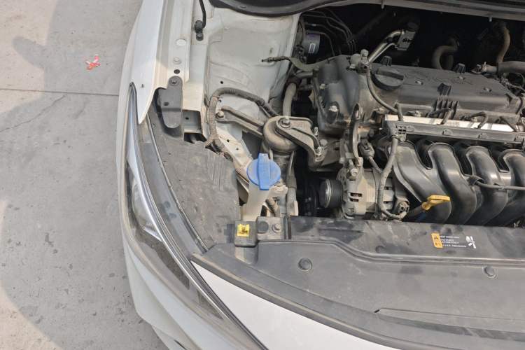 Used Hyundai Celesta 2018 1.6L Automatic GL Enjoyment Edition China VI compliant Engine Bay Right