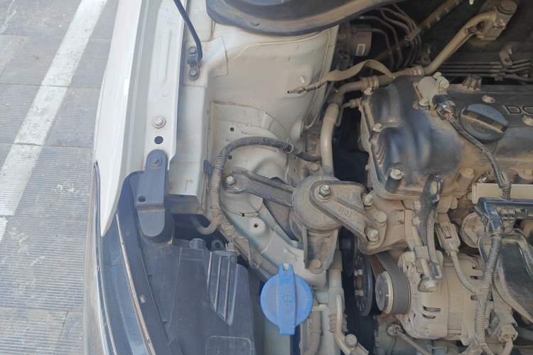 Used Hyundai Celesta 2018 1.6L Automatic GL Enjoyment Edition China VI compliant Engine Bay Right