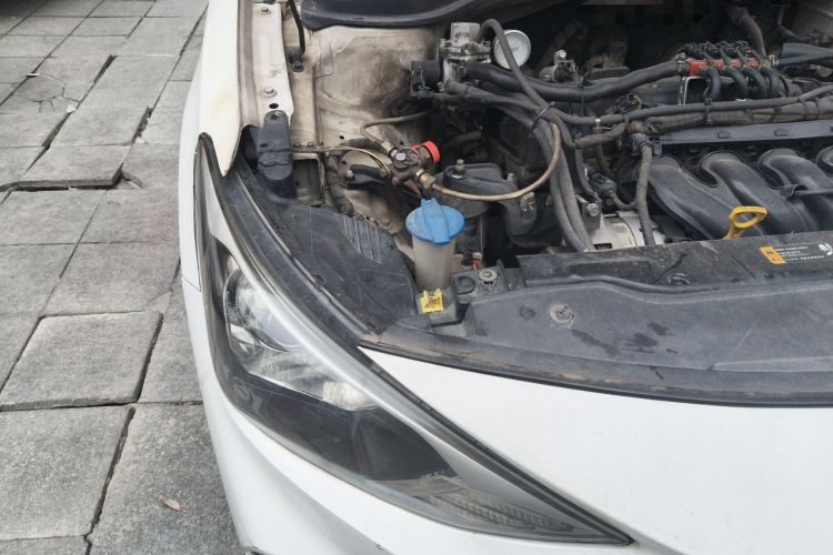 Used Hyundai Celesta 2018 1.6L Automatic GL Enjoyment Edition China VI compliant Engine Bay Right