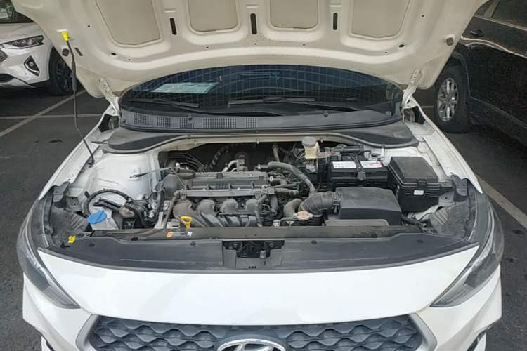 Used Hyundai Celesta 2018 1.6L Automatic GL Enjoyment Edition China VI compliant Engine Bay