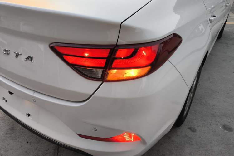 Used Hyundai Celesta 2018 1.6L Automatic GL Enjoyment Version China V Standard Exterior 3