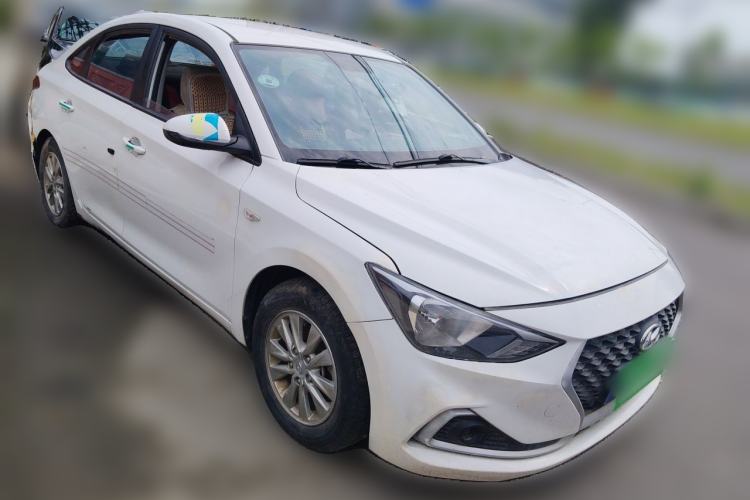 Used Hyundai Celesta 2018 1.6L Automatic GL Enjoyment Edition China VI compliant Front Right 45 Deg