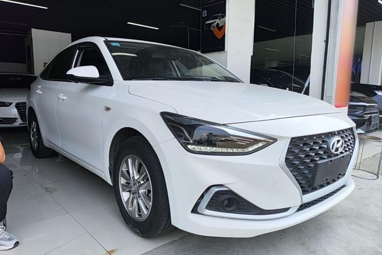 Used Hyundai Celesta 2018 1.6L Automatic GL Enjoyment Edition China VI compliant Front Right 45 Deg