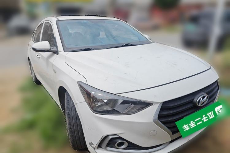 Used Hyundai Celesta 2018 1.6L Manual GL Enjoyment Edition China VI compliant Front Right 45 Deg