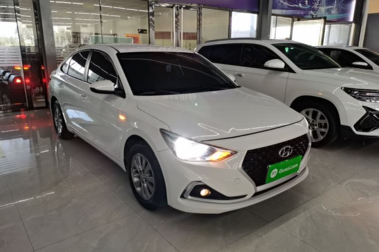 Used Hyundai Celesta 2018 1.6L Automatic GL Enjoyment Edition China VI compliant Front Right 45 Deg