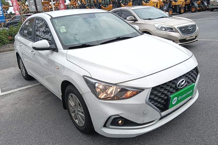 Used Hyundai Celesta 2018 1.6L Automatic GL Enjoyment Edition China VI compliant Front Right 45 Deg