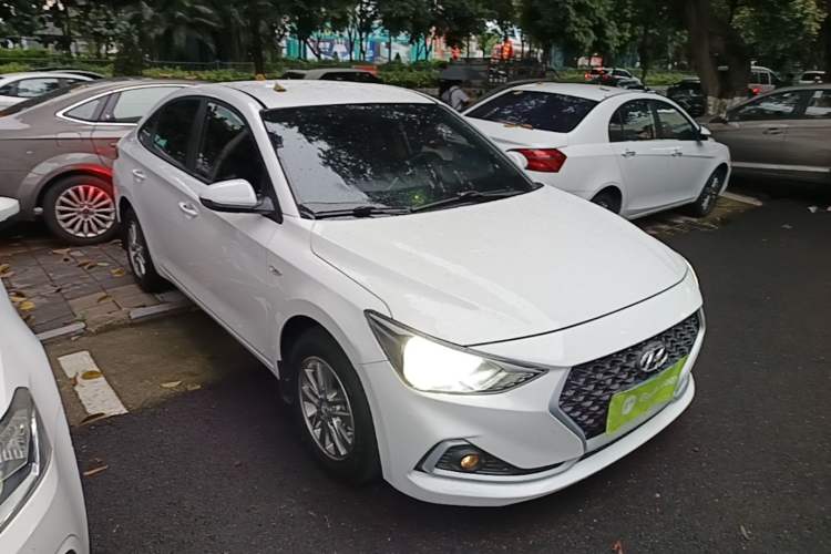 Used Hyundai Celesta 2018 1.6L Automatic GL Enjoyment Edition China VI compliant Front Right 45 Deg