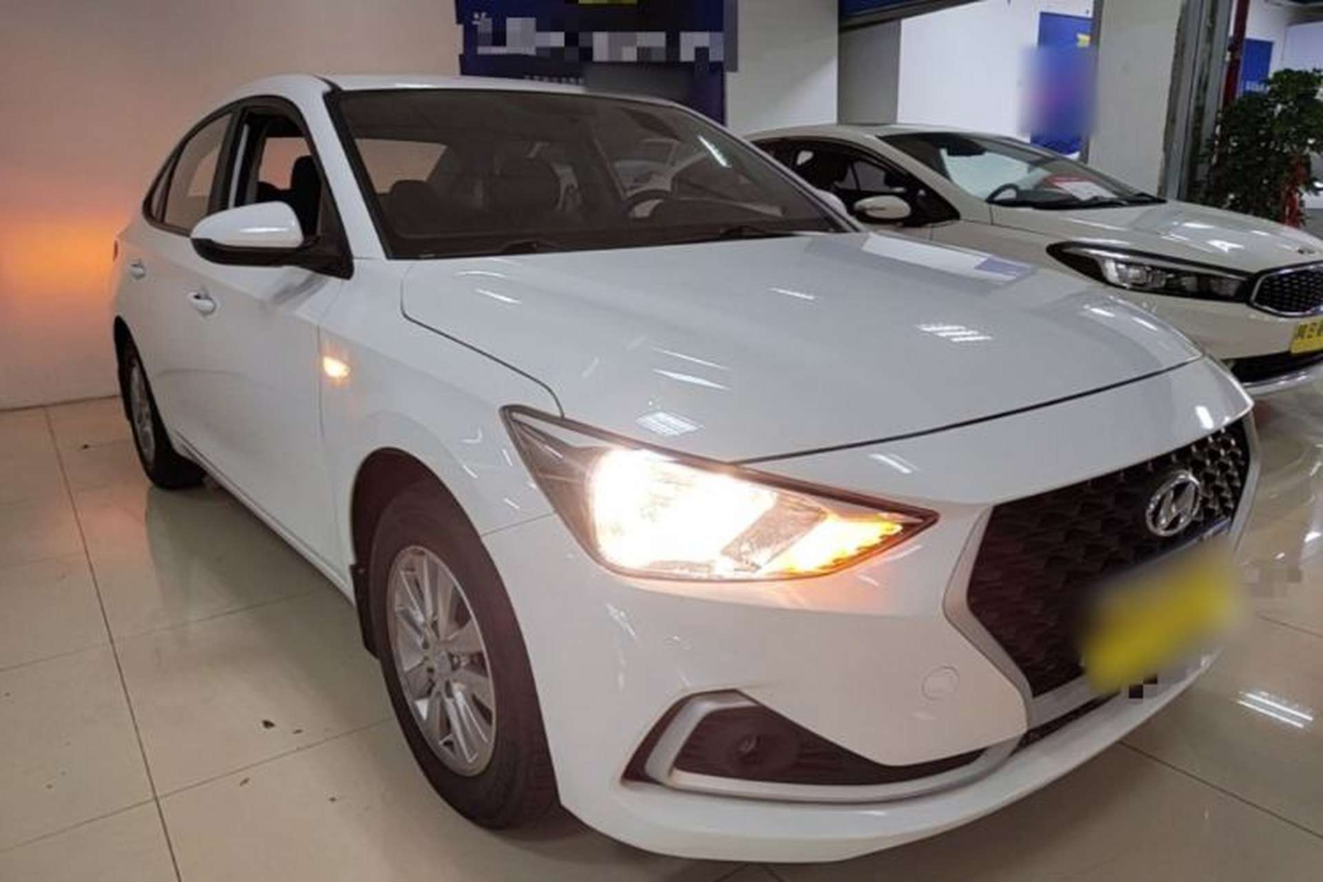 Used Hyundai Celesta 2018 1.6L Automatic GL Enjoyment Edition China VI compliant Front Right 45 Deg